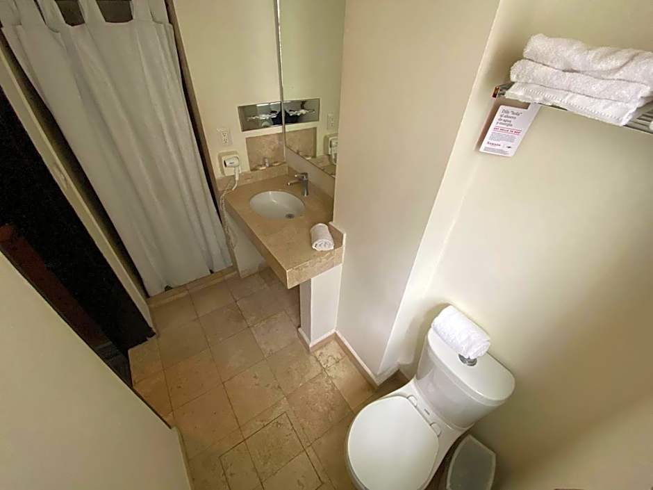 Ramada Plaza by Wyndham Leon