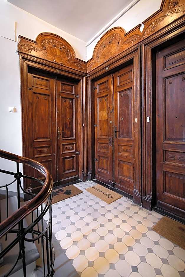 Constitution Square Rooms