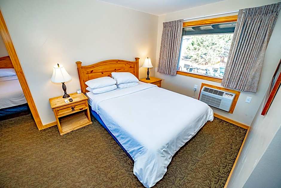 Coyote Mountain Lodge