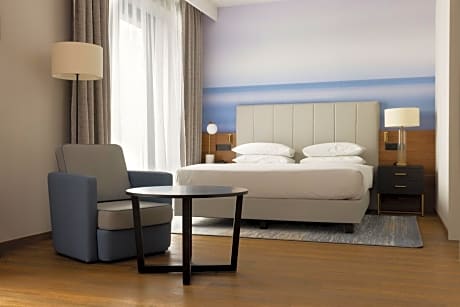 Junior Suite with Balcony - Club Lounge Access