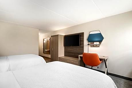 2 Queen Standard Communications Accessible