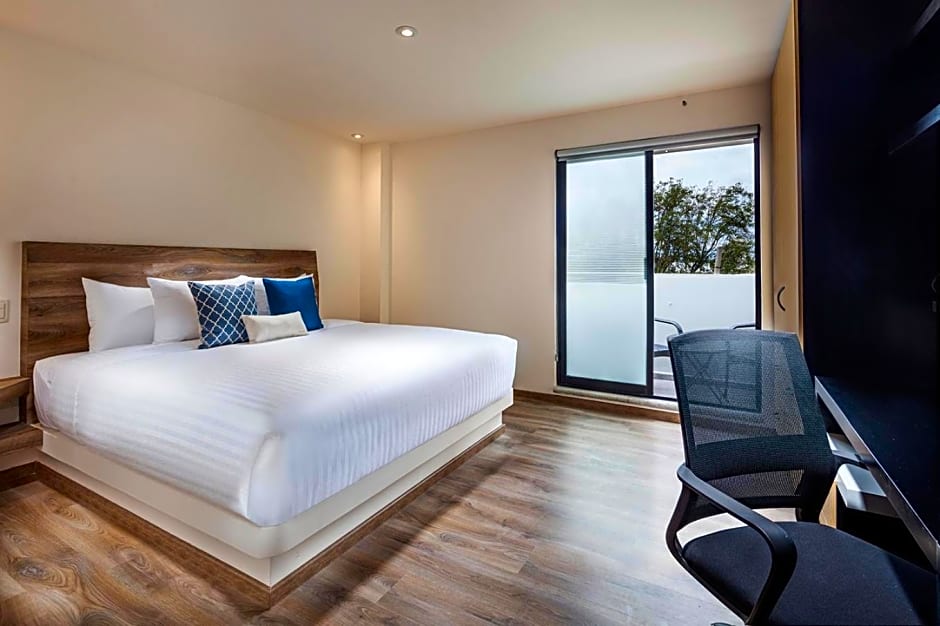 ROOM Hotel & Suites
