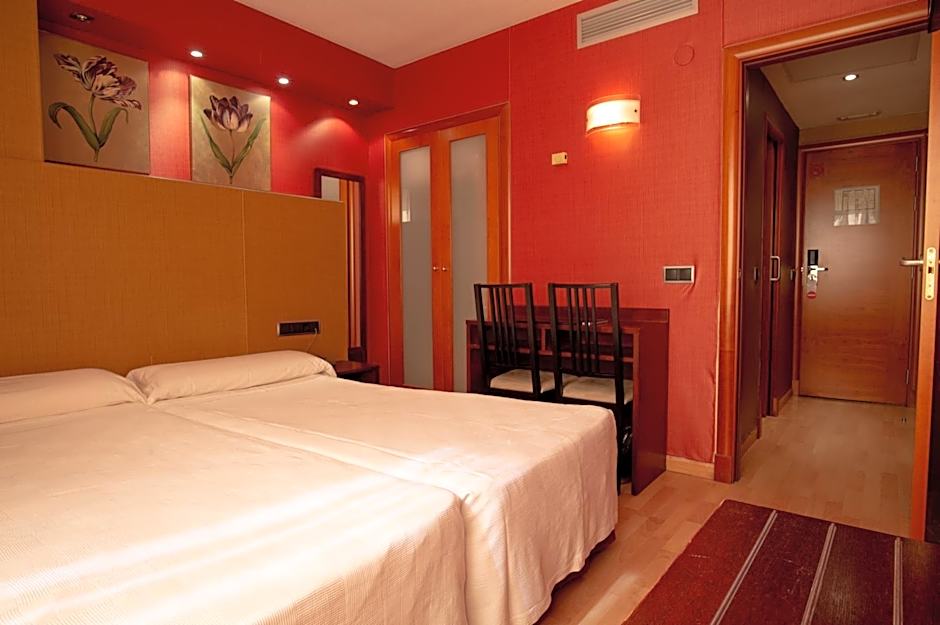Photo 1 of 29 of Hotel Villa de Barajas