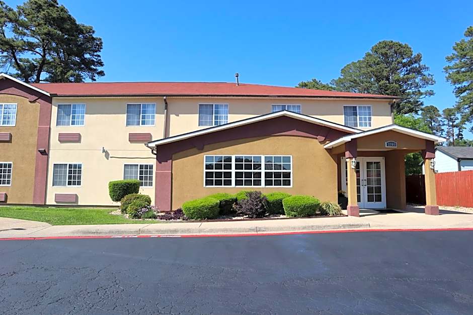 HomeTown Inn & Suites