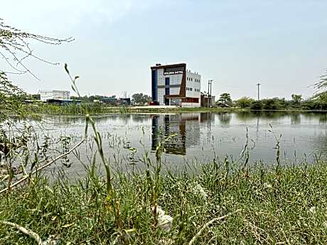 Golden Bar And Hotel