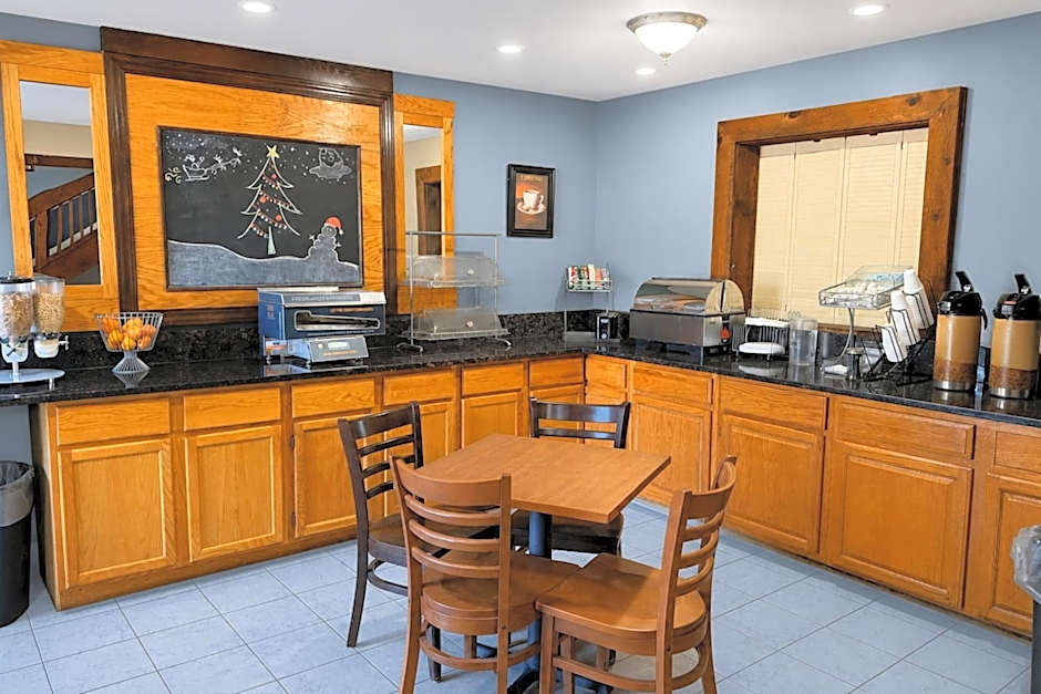 Coratel Inn & Suites by Jasper Black River Falls, WI