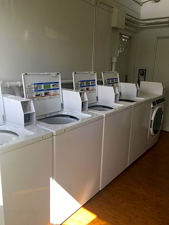 DOWNTOWN HAWAIIAN PARADISE CONDO with Hot Tub, Pool & Beach - Kona Islander Inn