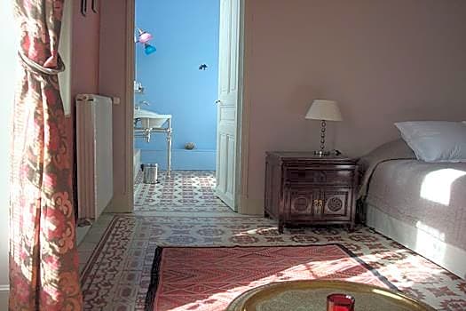 Maison Velvet