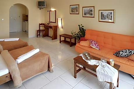 One-Bedroom Apartment with Side Sea View