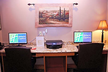Holiday Inn Express Hotel & Suites Pierre-Fort Pierre by IHG