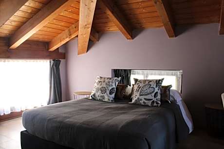 One-Bedroom Apartment with Balcony - Attic