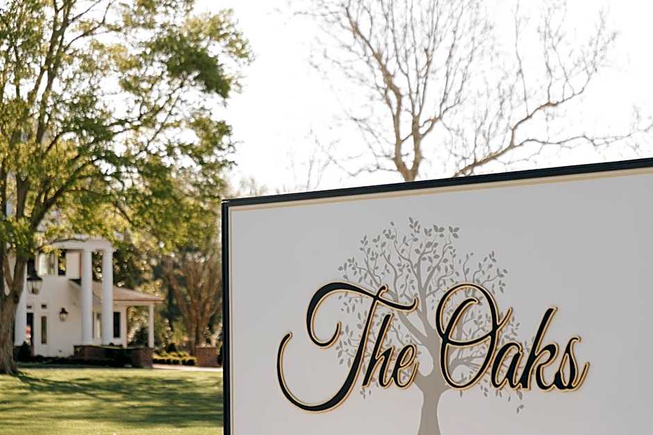 The Oaks Waterfront Hotel