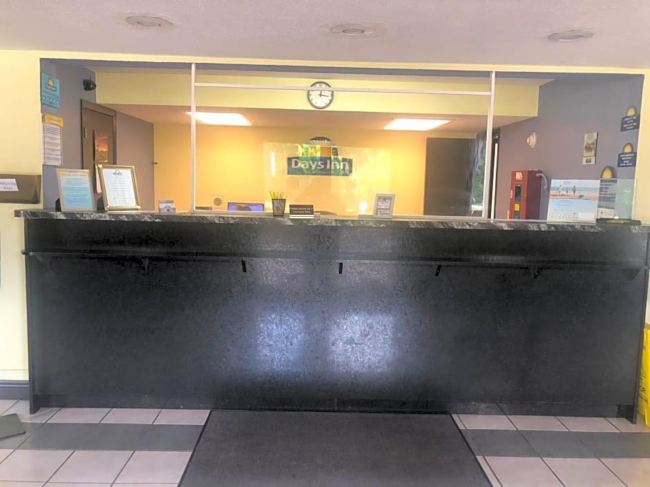 Days Inn by Wyndham Lake City I-10