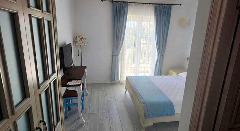 Tarcin Alacati Otel
