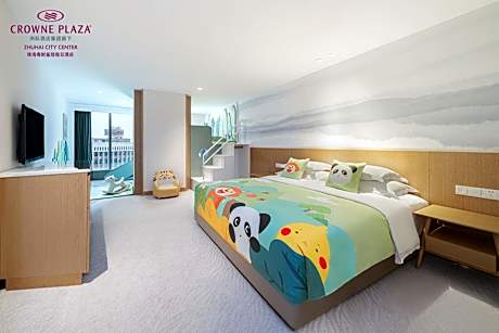 Standard Room with One King and Bunk Bed - Kids Theme