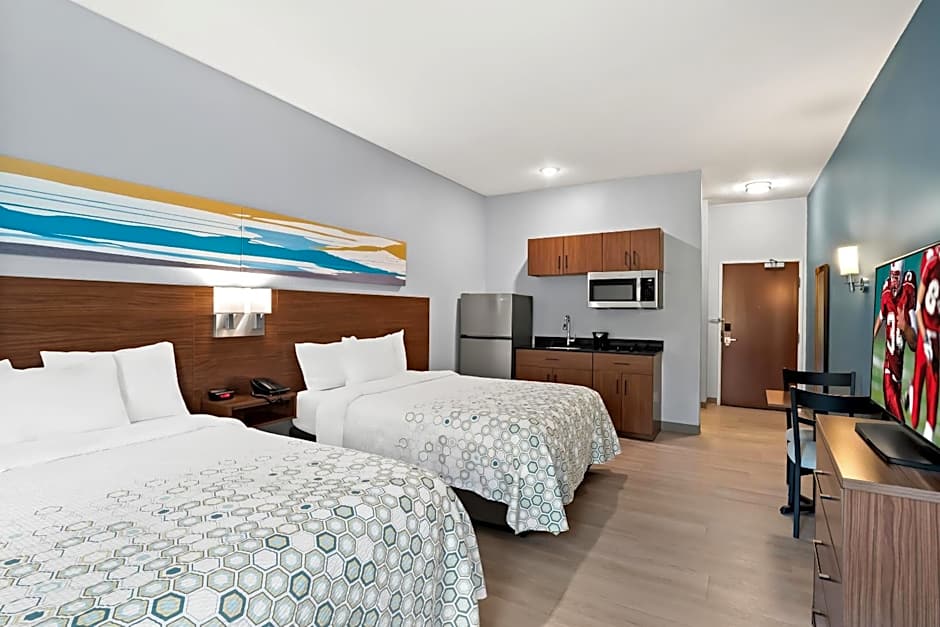 HomeTowne Studios by Red Roof East Lansing - Okemos