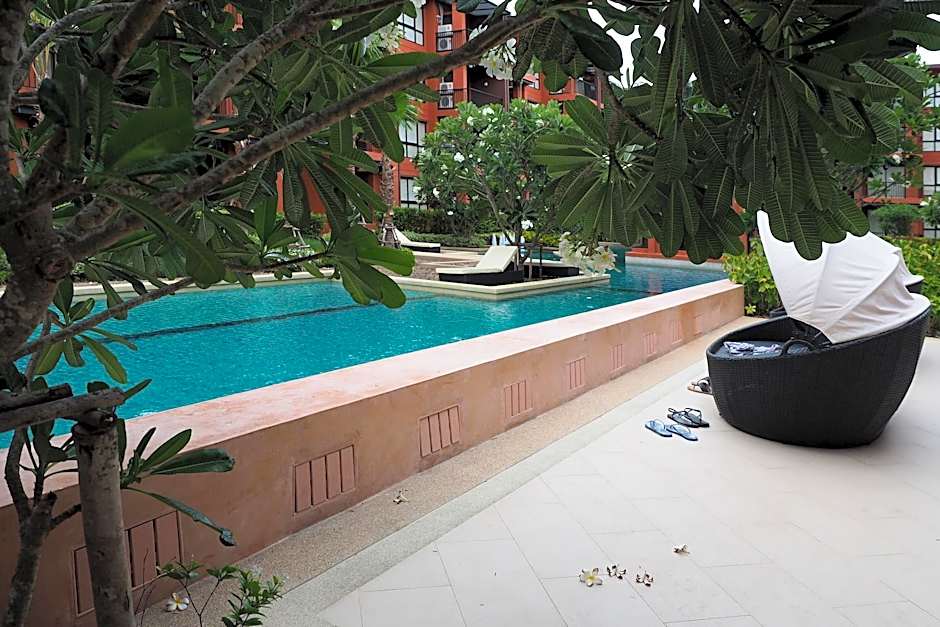 Bluroc Huahin Pool View