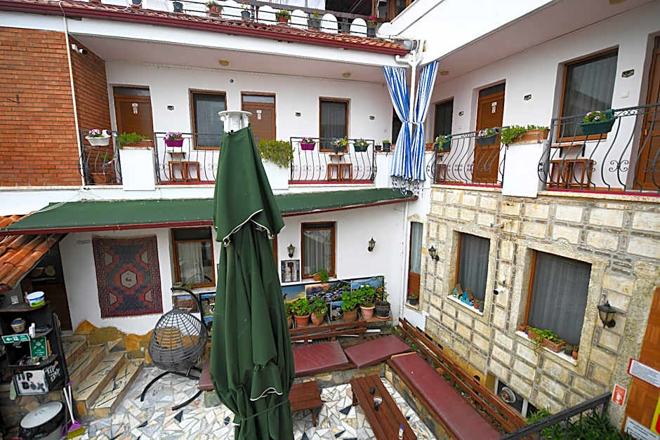 Anz Guest House Pansiyon