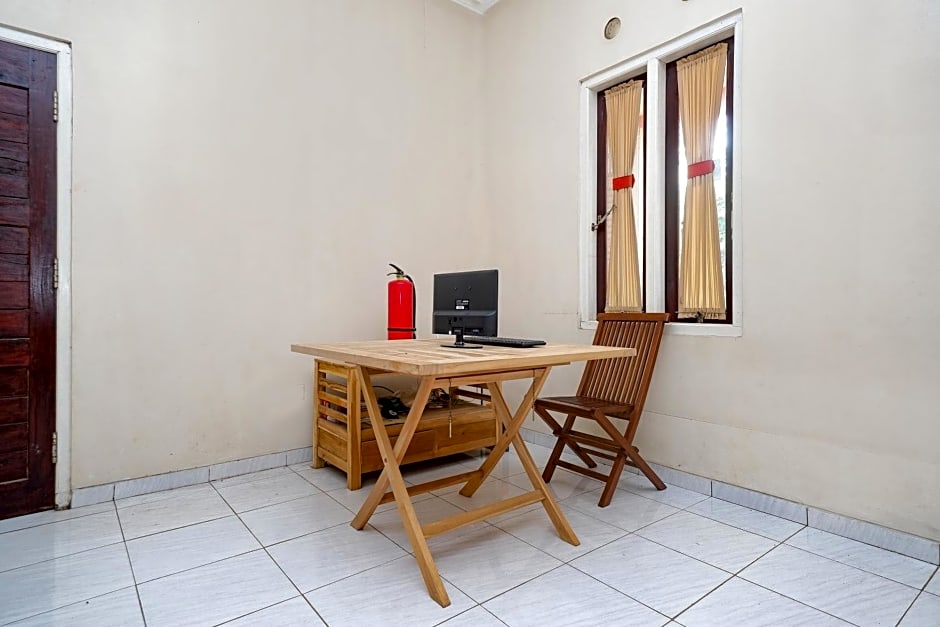 SPOT ON 2865 Sartika Inn Pati