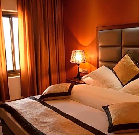 Deluxe Double or Twin Room with Mountain View