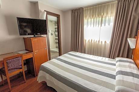 Single Room with Interior View