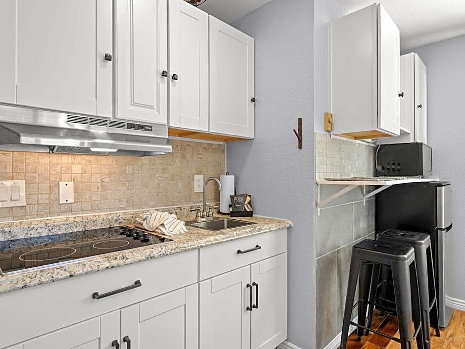 Carriage House Condominiums by All Seasons Resort Lodging