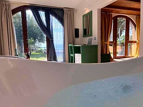 Queen Room with Spa Bath