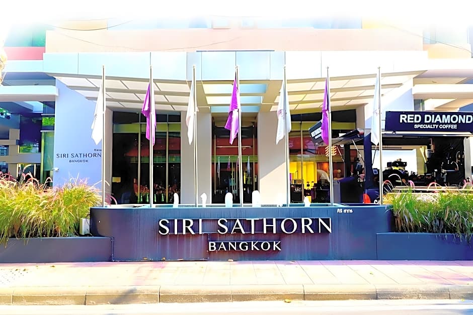 Siri Sathorn Hotel