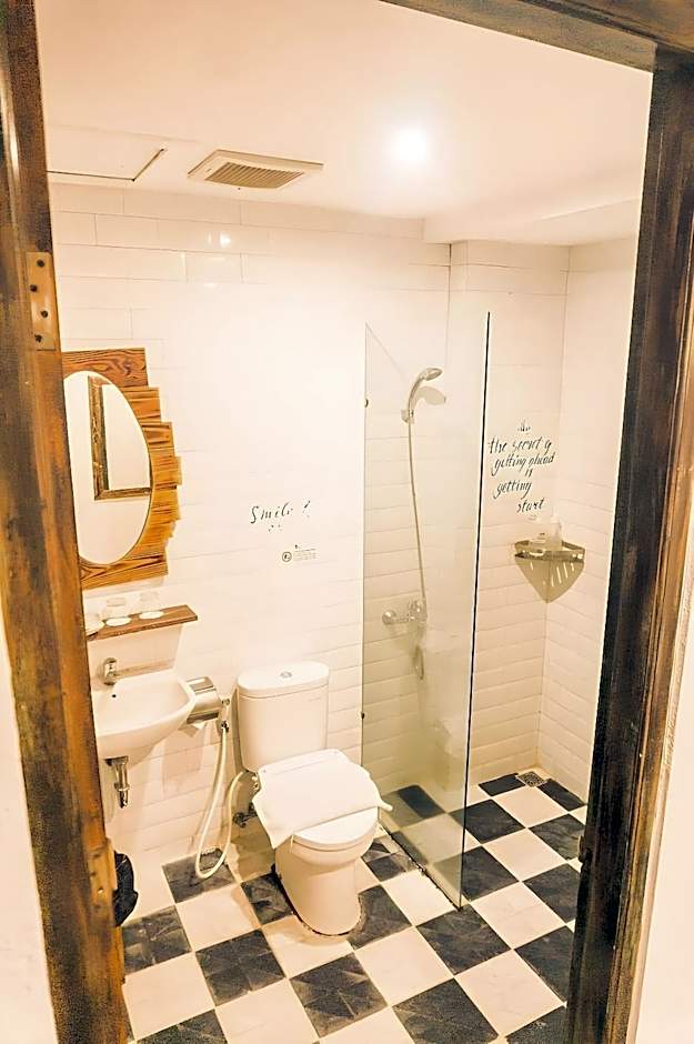 Omah Njonja Bed & Brasserie