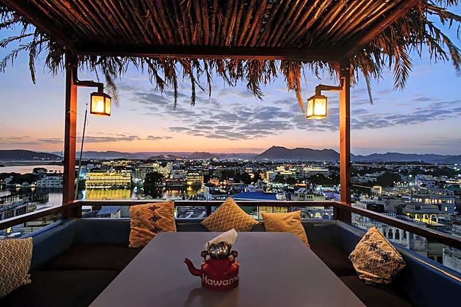 Hotel Udai Niwas - By The Lake