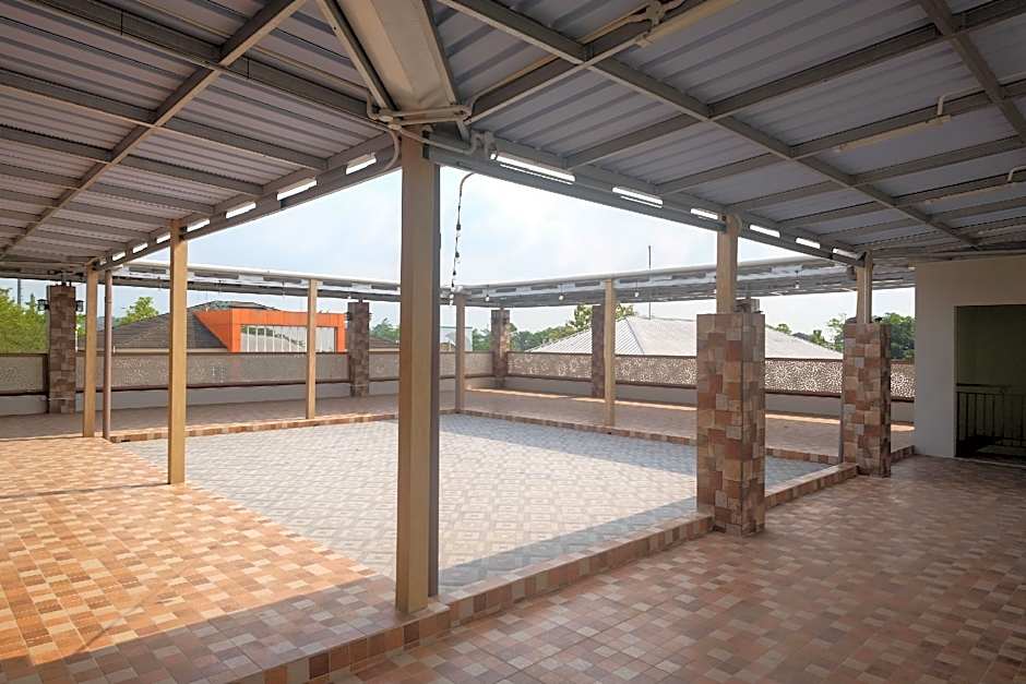 Urbanview Grand Lotus Hotel by RedDoorz