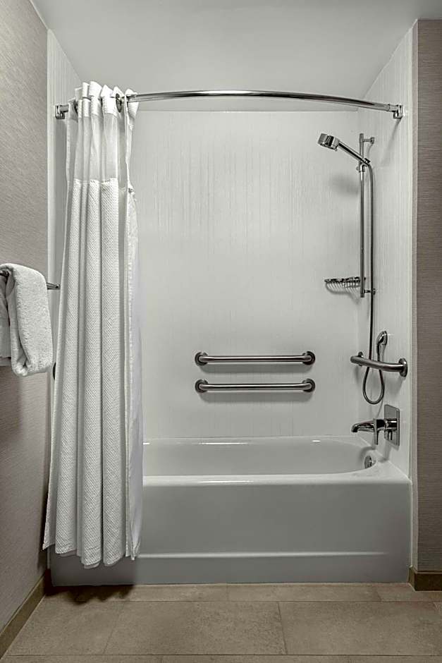 Courtyard by Marriott Louisville Airport