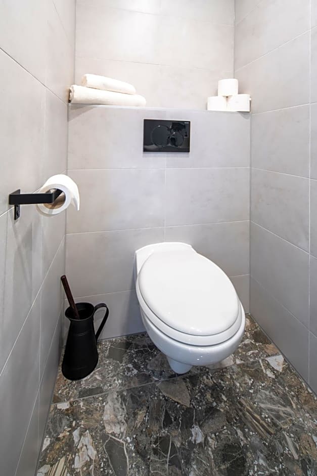 Family penthouse 7-Minutes from Rotterdam Central Newly Build top floor terrace R5