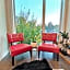 Monki Di Executive Suites - GLAS - Luxury Inner City Home 3 min to Downtown w Private Rooftop Patio Fireplace