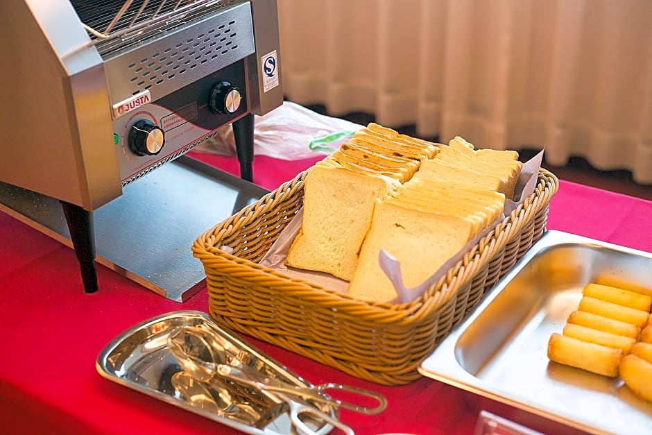 Yijian Holiday Hotel