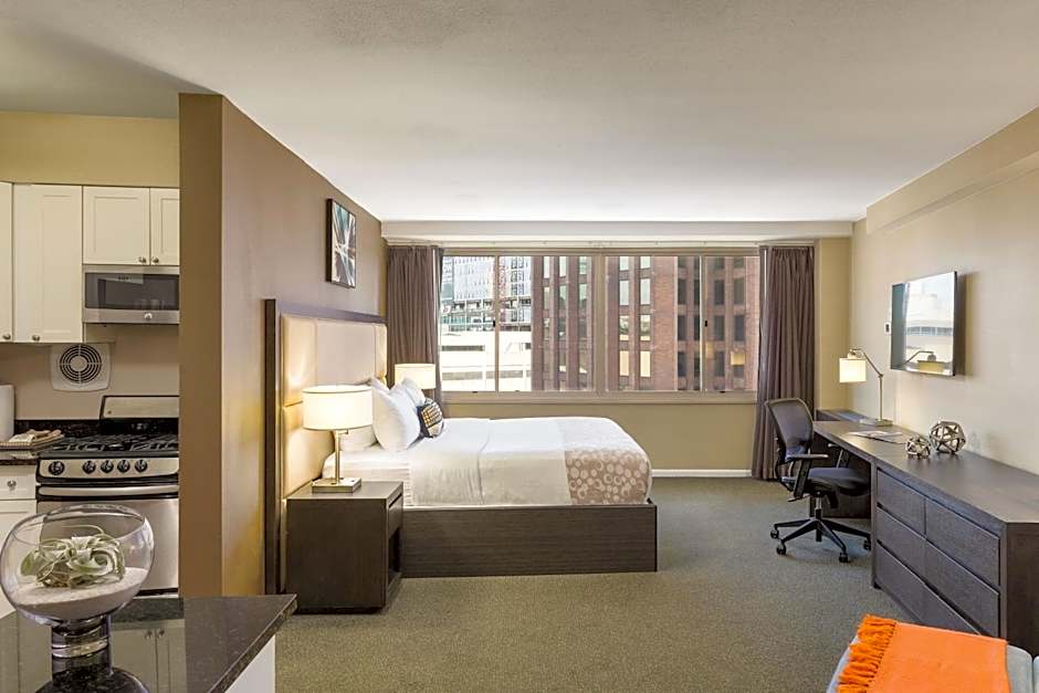 Photo 1 of 5 of Deluxe Studio 1 King Bed