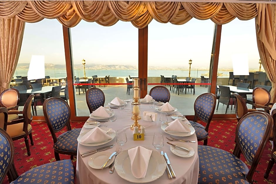 Wellborn Luxury Hotel