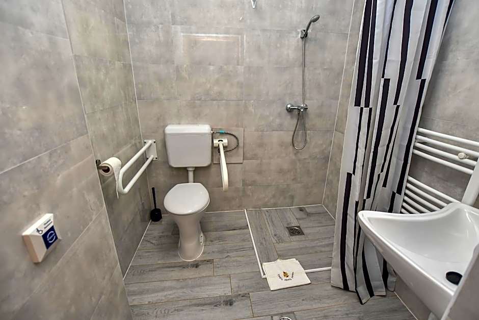 É-Vaskó Panzió Borpince