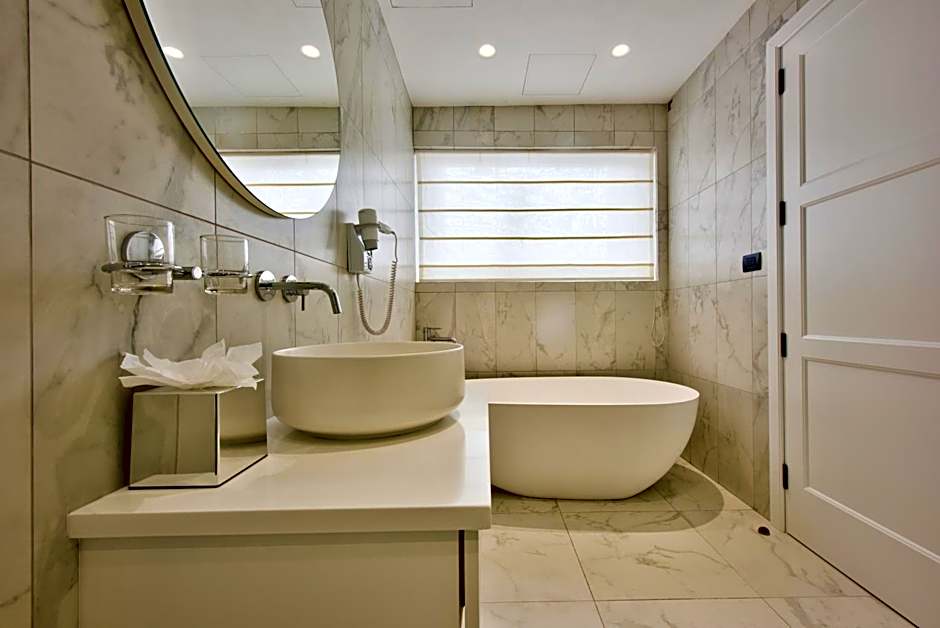 HOLM Boutique & SPA - IK Collection