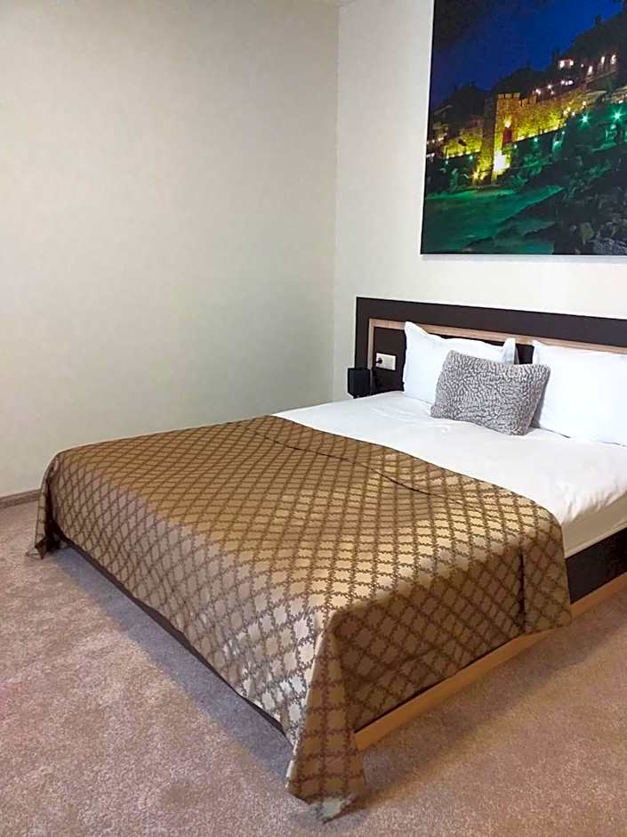 Central Point Boutique Hotel