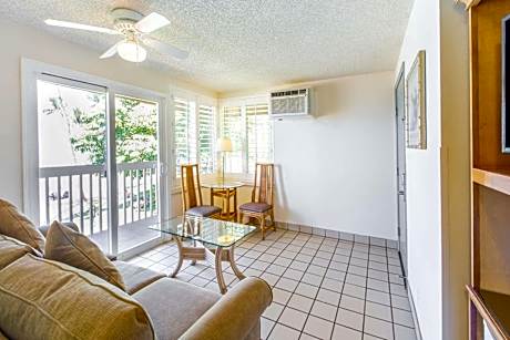 One-Bedroom Suite with Queen Bed and Ocean View - Non-Smoking