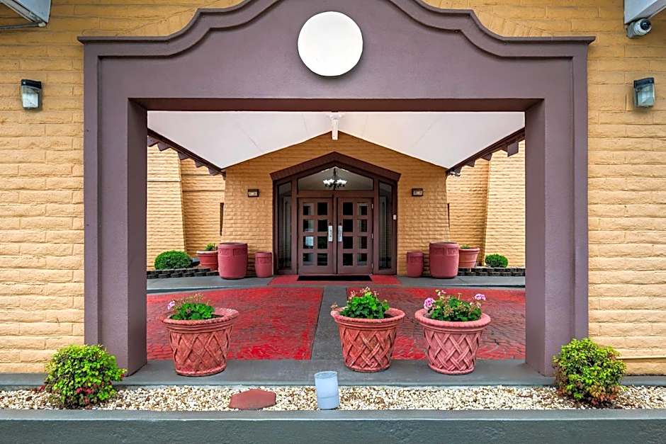 Days Inn by Wyndham Birmingham/West