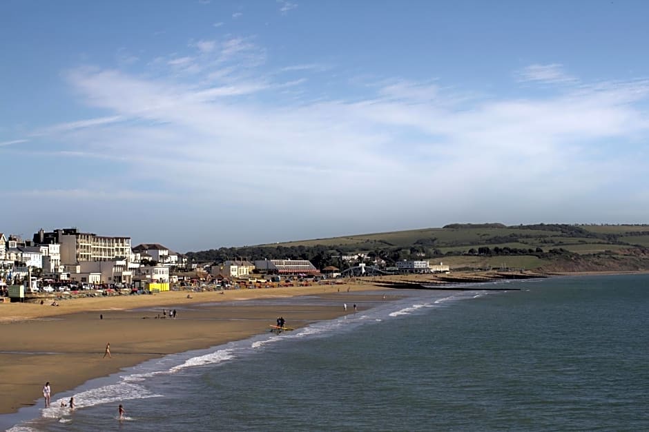 Bay View - Seafront, Sandown --- Car Ferry Optional Extra 92 pounds Return from Southampton