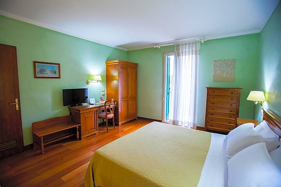 Hotel Diana