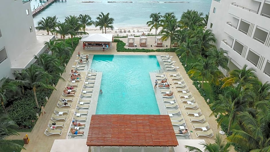 Izla Beach Front Hotel