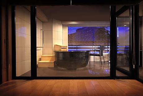 Suite with Hot Tub