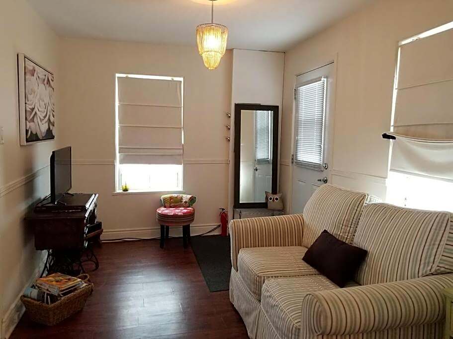 Logement avec stationnement tennis et piscine