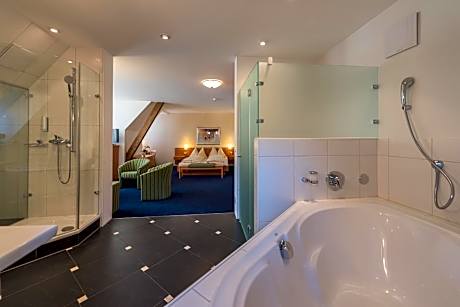 Junior Suite with Lake View