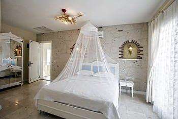 Alaroof Hotel