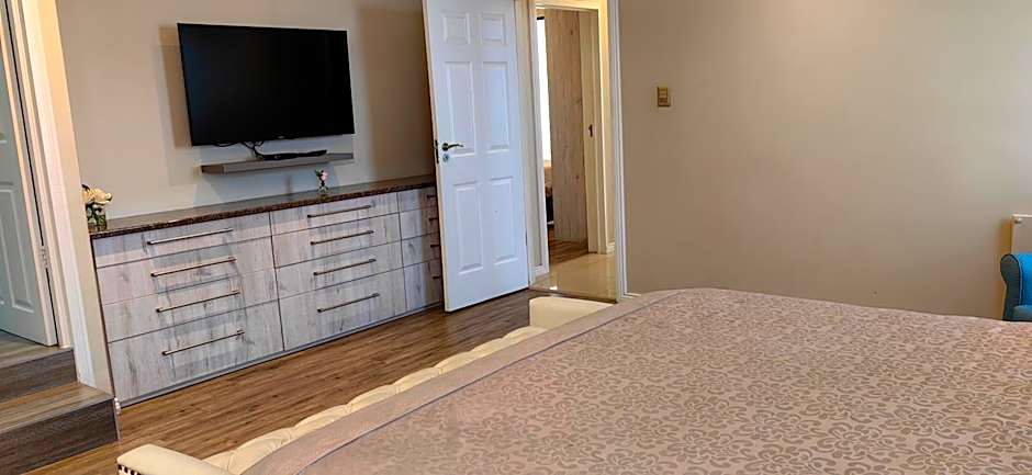 4 on Pritchard Luxury Suites